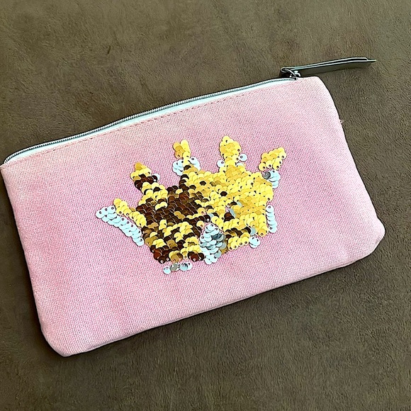 Princess Bedroom Accessories in Pink and White - Picture 6 of 16